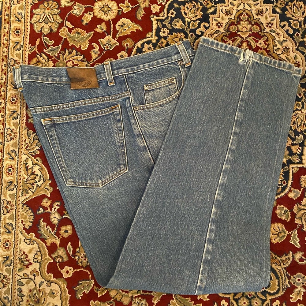 Excellent condition! Freshly starched and dry cleaned,size 38x30